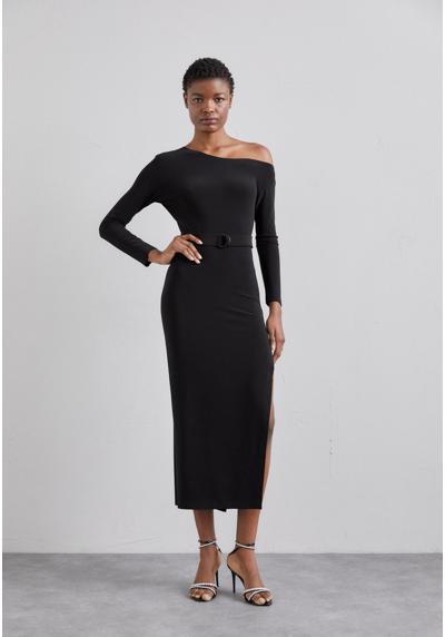 Трикотажное платье DROP SHOULDER SIDE SLIT GOWN