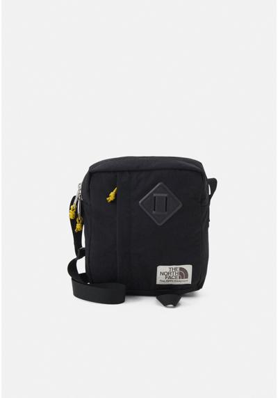 Сумка BERKELEY CROSSBODY UNISEX