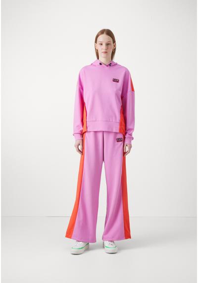 Спортивный костюм TRACKSUIT