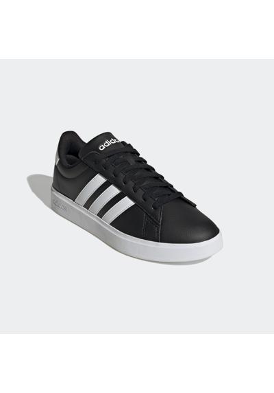 Кроссовки, дизайн по стопам Adidas Superstar