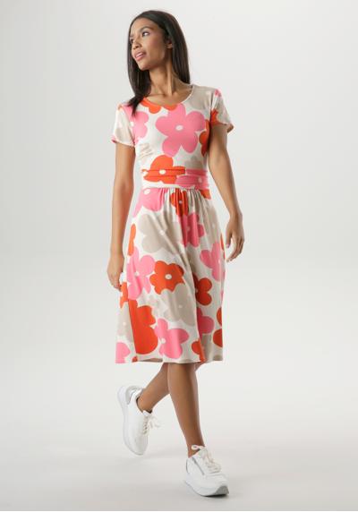 Летнее платье с графичным цветочным принтом - каждое изделие уникально.