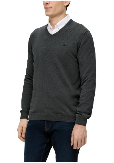 Вязаный свитер в крапинку с вышивкой логотипа.