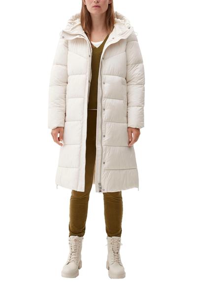 Стеганое пальто с удобными боковыми шлицами на молнии.