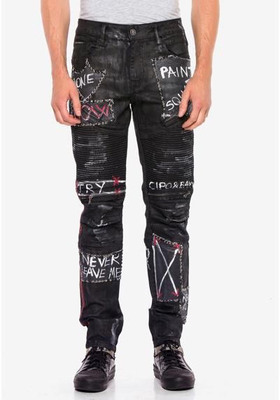 Прямые джинсы с классной надписью
