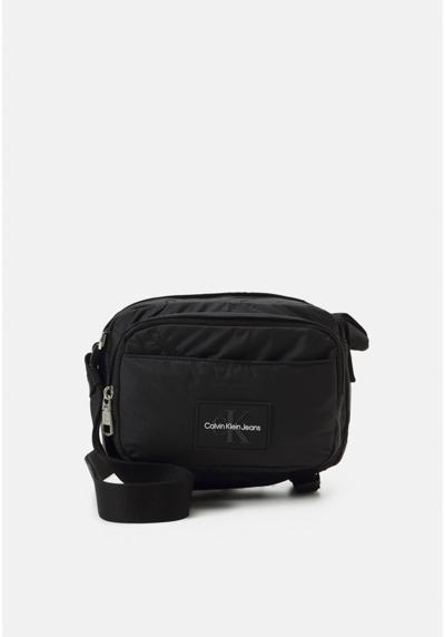 Сумка SPORT ESSENTIALS CAMERA BAG UNISEX