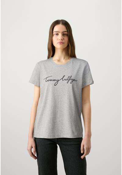 Футболка HERITAGE CREW NECK GRAPHIC TEE