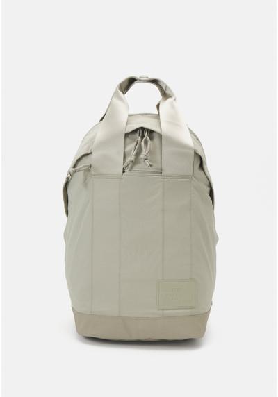 Рюкзак NEVER STOP DAYPACK UNISEX