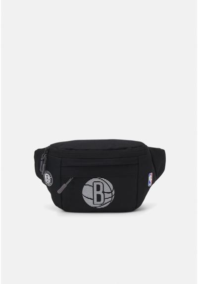 BROOKLYN NETS CROSSBODY BAG - Vereinsmannschaften BROOKLYN NETS CROSSBODY BAG