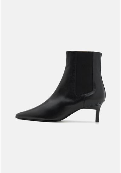 Полусапожки HEEL CHELSEA BOOT