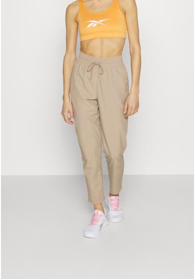 Брюки TEXTURED RUNAROUND TAPER PANT