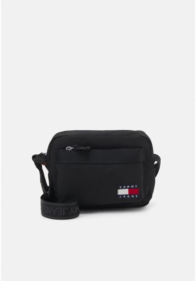 Сумка ESSENTIAL DAILY CAMERA BAG UNISEX