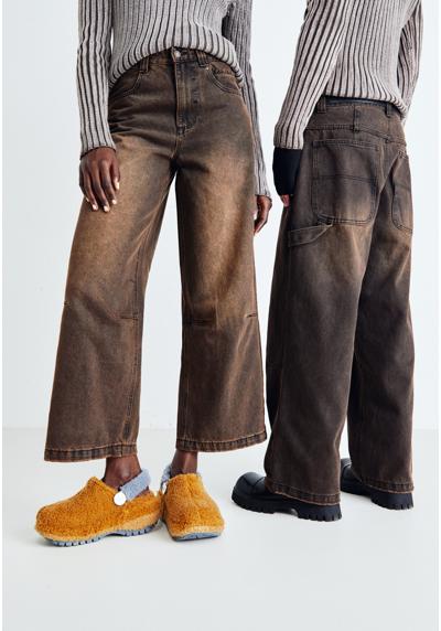 Джинсы BAGGY CARPENTER PANT UNISEX