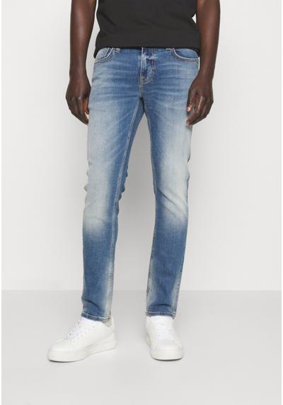 Джинсы OZZY TAPERED FIT JEANS