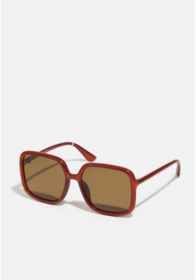 Солнцезащитные очки MILAN OVERSIZED RETRO SUNGLASSES