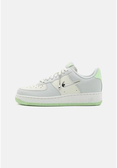 Кеды AIR FORCE 1 07 SE