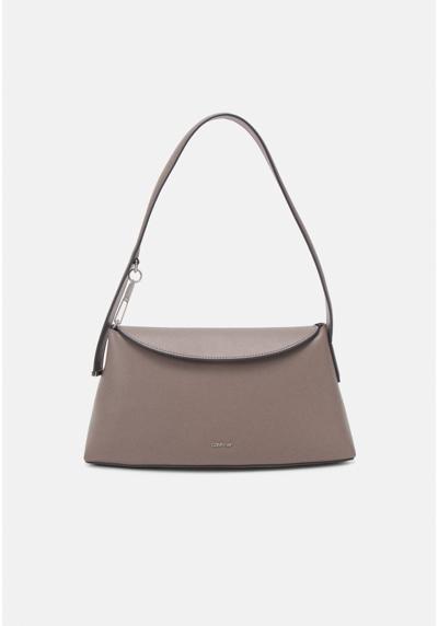 Сумка SOFT SCULPT SHOULDER BAG