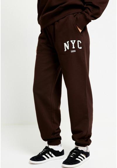 Брюки NEW YORK CITY GRAPHIC JOGGER