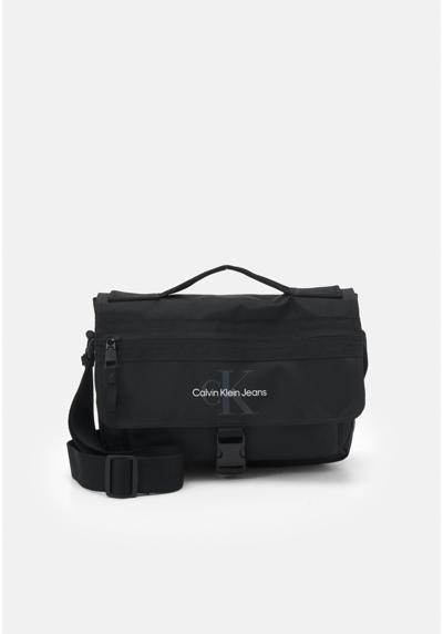 Сумка SPORT ESSENTIALS MESSENGER