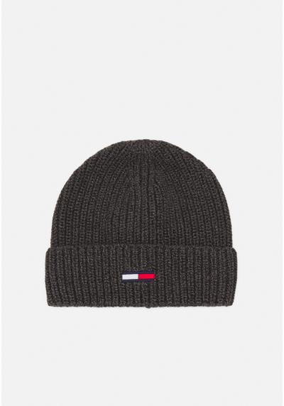 Шапка BASIC FLAG BEANIE UNISEX