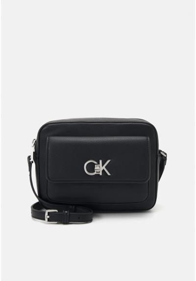 Сумка RE-LOCK CAMERA BAG FLAP