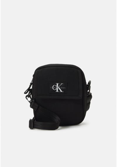 Сумка SPACER CROSSBODY BAG UNISEX