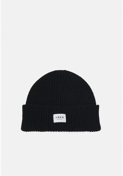 Шапка CLASSIC BEANIE UNISEX