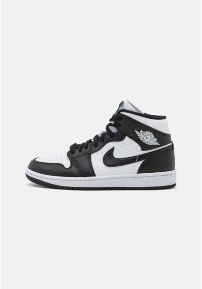 Сникеры WMNS AIR JORDAN 1 MID 365