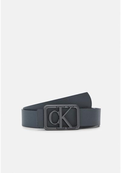 Ремень MONOGRAM PLAQUE BELT